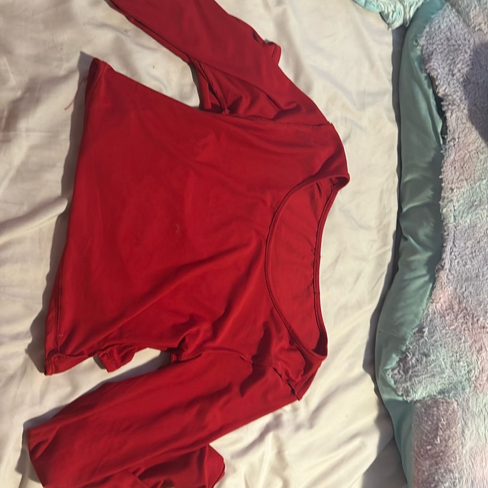 red top size M